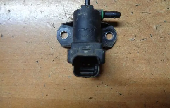 Peugeot 2008 I Vacuum valve 9688124580