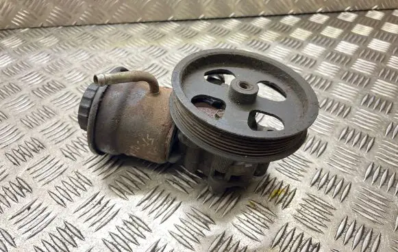 Toyota Avensis T250 Power steering pump 12180