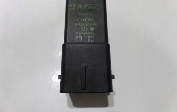 Citroen C5 Glow plug pre-heat relay 9802424080