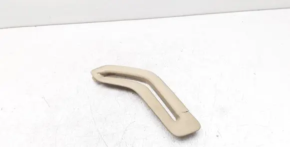 Volvo XC70 Seat belt trim 