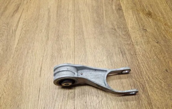 Porsche Macan (95B) Engine mounting bracket 95B199331