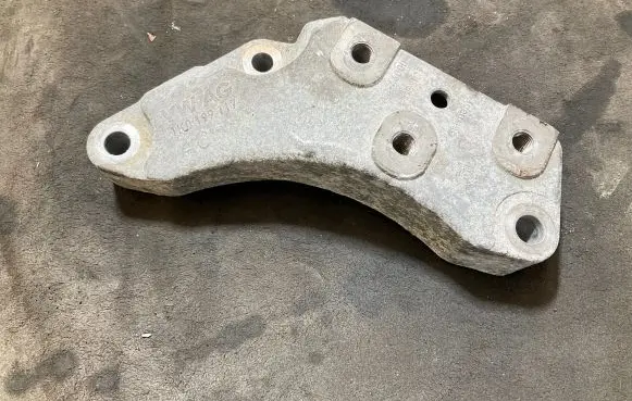 Volkswagen Golf VI Engine mounting bracket 1K0199117