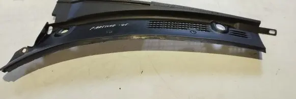 Peugeot Partner Wiper trim 9642405877