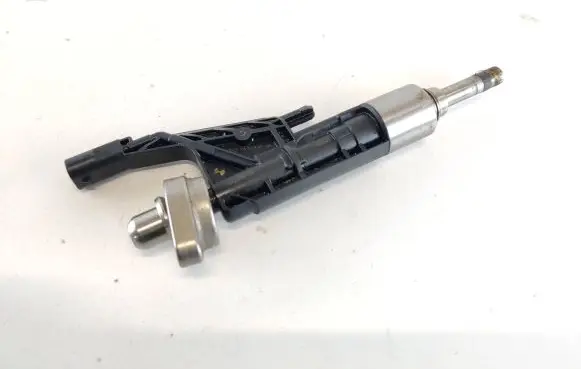 BMW 4 F36 Gran coupe Fuel injector 7639990