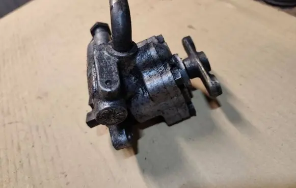 Chrysler Grand Voyager II Power steering pump