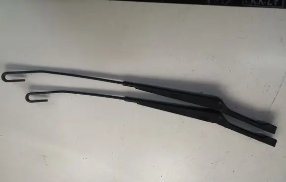 Mercedes-Benz ML W163 Front wiper blade arm
