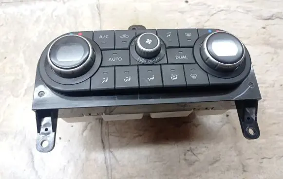 Nissan Qashqai Climate control unit 27500BR47A