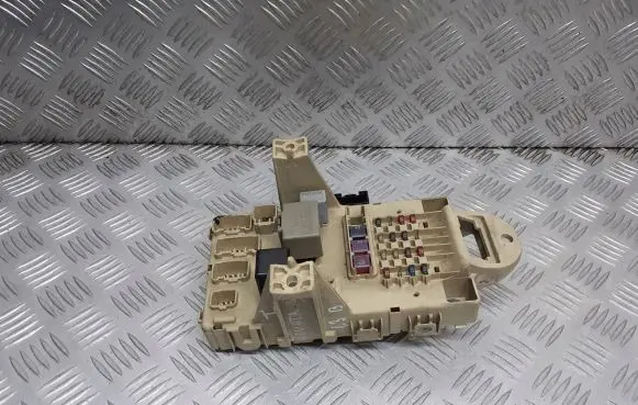 Toyota Yaris Fuse box set 82730-0D020-A