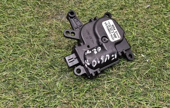 Ford Fusion Air flap motor/actuator 1S7H19B634AA
