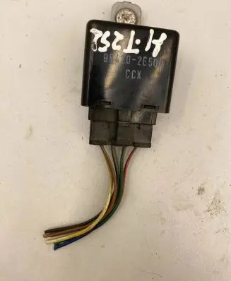 Hyundai Tucson JM Window wiper relay 954202E500