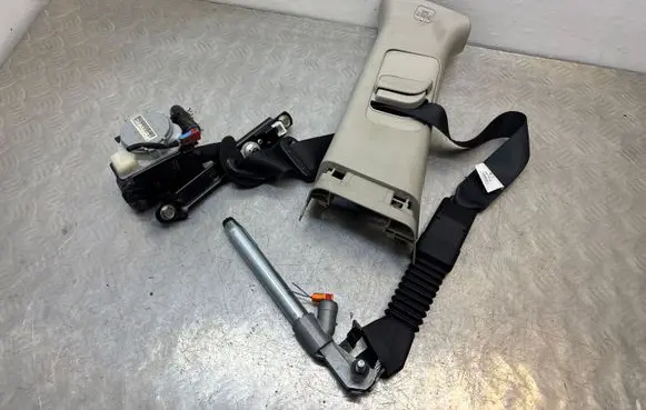 Nissan Qashqai Front seatbelt 067642