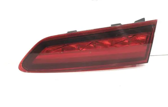 Tailgate rear/tail lights