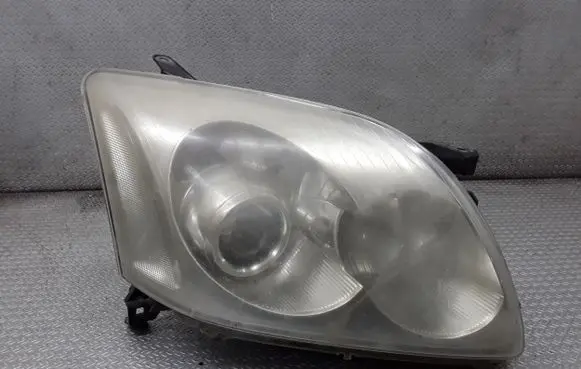 Toyota Avensis T250 Headlight/headlamp