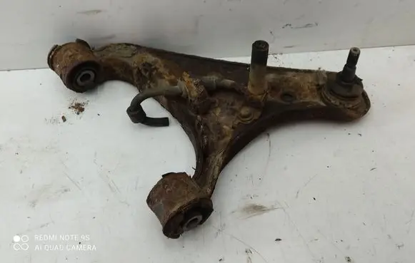 Land Rover Discovery 3 - LR3 Front lower control arm/wishbone