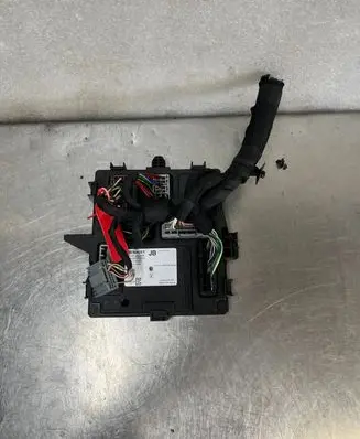 Renault Captur II Trunk lid opening control unit 284B13925R