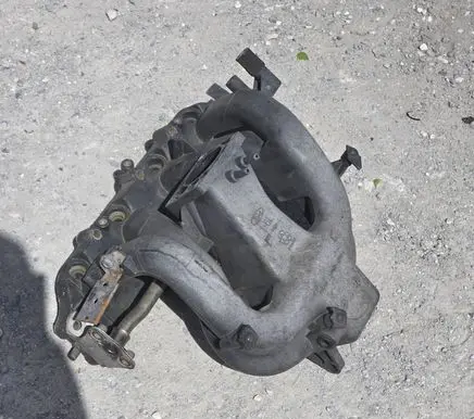 Ford Mondeo MK I Intake manifold 933F9424LE