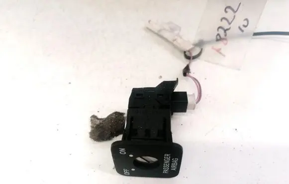 Toyota Yaris Passenger airbag on/off switch 