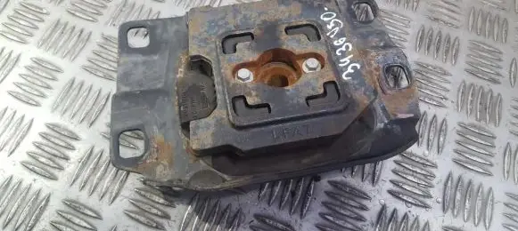 Engine mount bracket