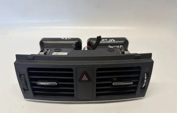 Mercedes-Benz C W204 Dash center air vent grill A2048307354