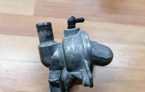 Thermostat/thermostat housing
