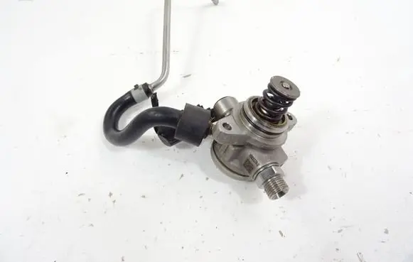 Skoda Kamiq Mechanical fuel pump 04E127027N