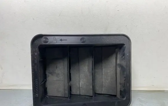 Mitsubishi Outlander Quarter panel pressure vent MR360284