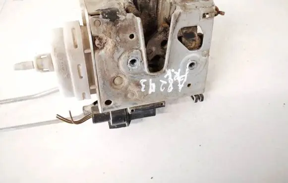 Audi A4 S4 B5 8D Front door lock 8d1837015f