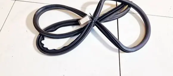 Mazda 2 Rubber seal rear door 