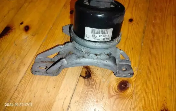 Land Rover Range Rover Evoque L538 Engine mounting bracket BJ326F012AB G3046001
