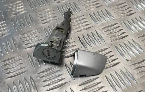 Volkswagen Touareg II Front door lock (next to the handle) 7P6837167 7P6837879