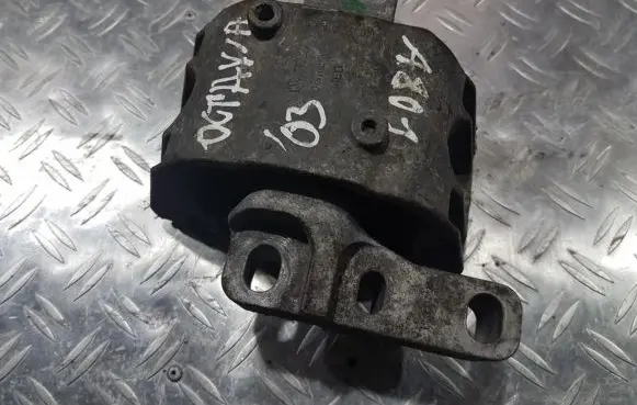 Skoda Octavia Mk1 (1U) Engine mount bracket 1j0199202