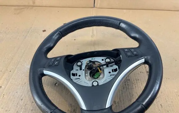 BMW 1 E81 E87 Steering wheel 6769894 3369E871 305617099E06
