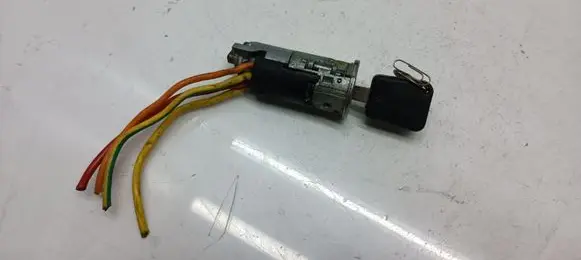 Renault Laguna I Ignition lock 8456221