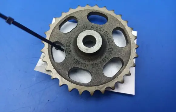 Mercedes-Benz C W204 Timing chain sprocket A6510520000 12T034