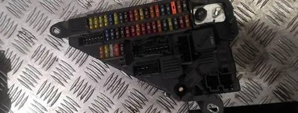 BMW 5 E60 E61 Fuse module 690661901