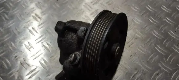 Ford Mondeo MK I Power steering pump 93BB3A733AB