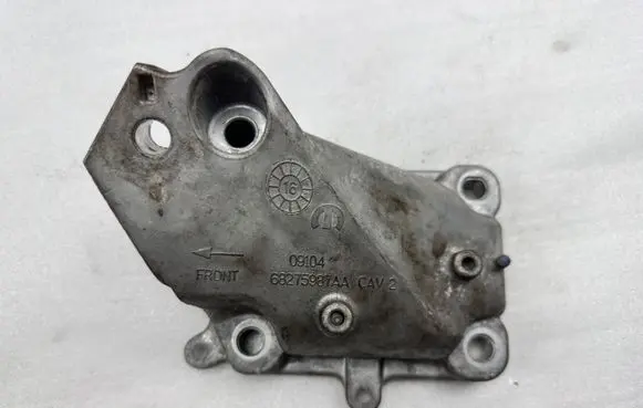 Jeep Grand Cherokee Engine mounting bracket 68275987AA