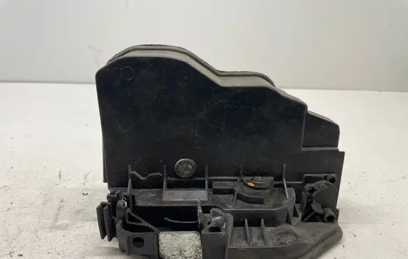 BMW 5 F10 F11 Front door lock 7202145 A053702