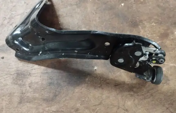 Chrysler Town u0026 Country V Sliding door lower roller guide/hinge 5020920AB