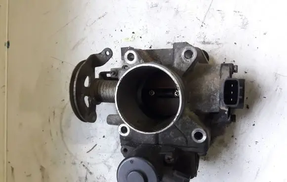Nissan Almera Tino Throttle valve