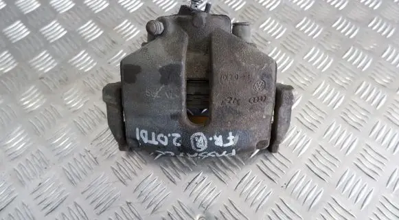 Volkswagen PASSAT CC Front brake caliper
