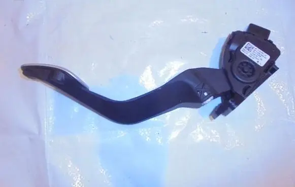 Peugeot 208 Accelerator throttle pedal 9671434180
