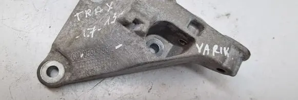 Chevrolet Trax Engine mounting bracket 25947952