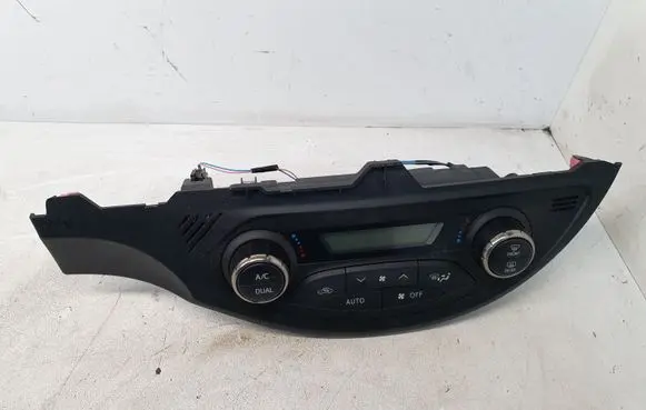 Toyota Yaris Climate control unit 75F206