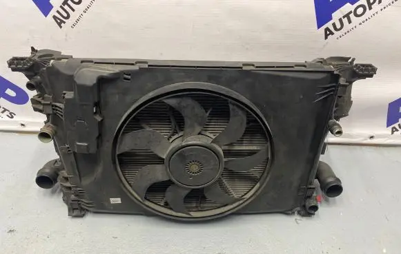 Mercedes-Benz CLA C117 X117 W117 Radiator set A2465000093 A2465000454 A246500100