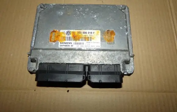 Volkswagen PASSAT B5.5 Engine control unit/module ECU 3B0906018F