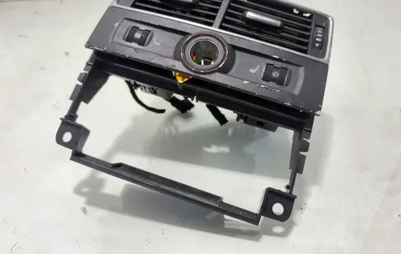 Audi A8 S8 D3 4E Rear air vent grill 4E0819203A