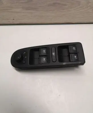 Volkswagen Golf VI Electric window control switch 5K0867255A
