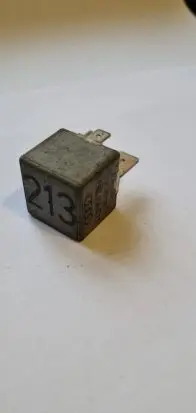 Volkswagen PASSAT B5 Other relay 443951253J M0061D92