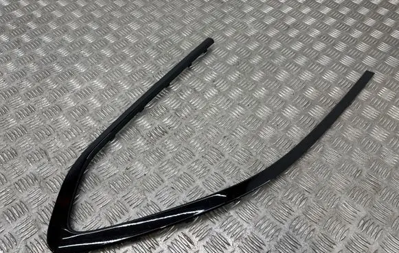 BMW 5 G30 G31 G38 Rear side glass trim 7390193